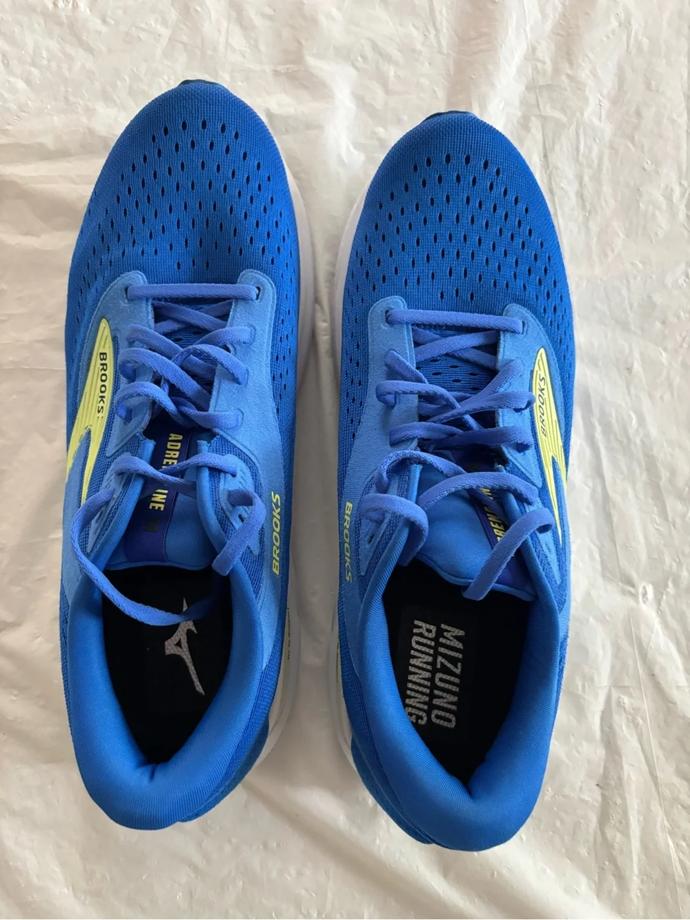 NWOT Brooks Adrenaline Blue Yellow GTS 24 Running Sneakers Shoes SZ 10.5